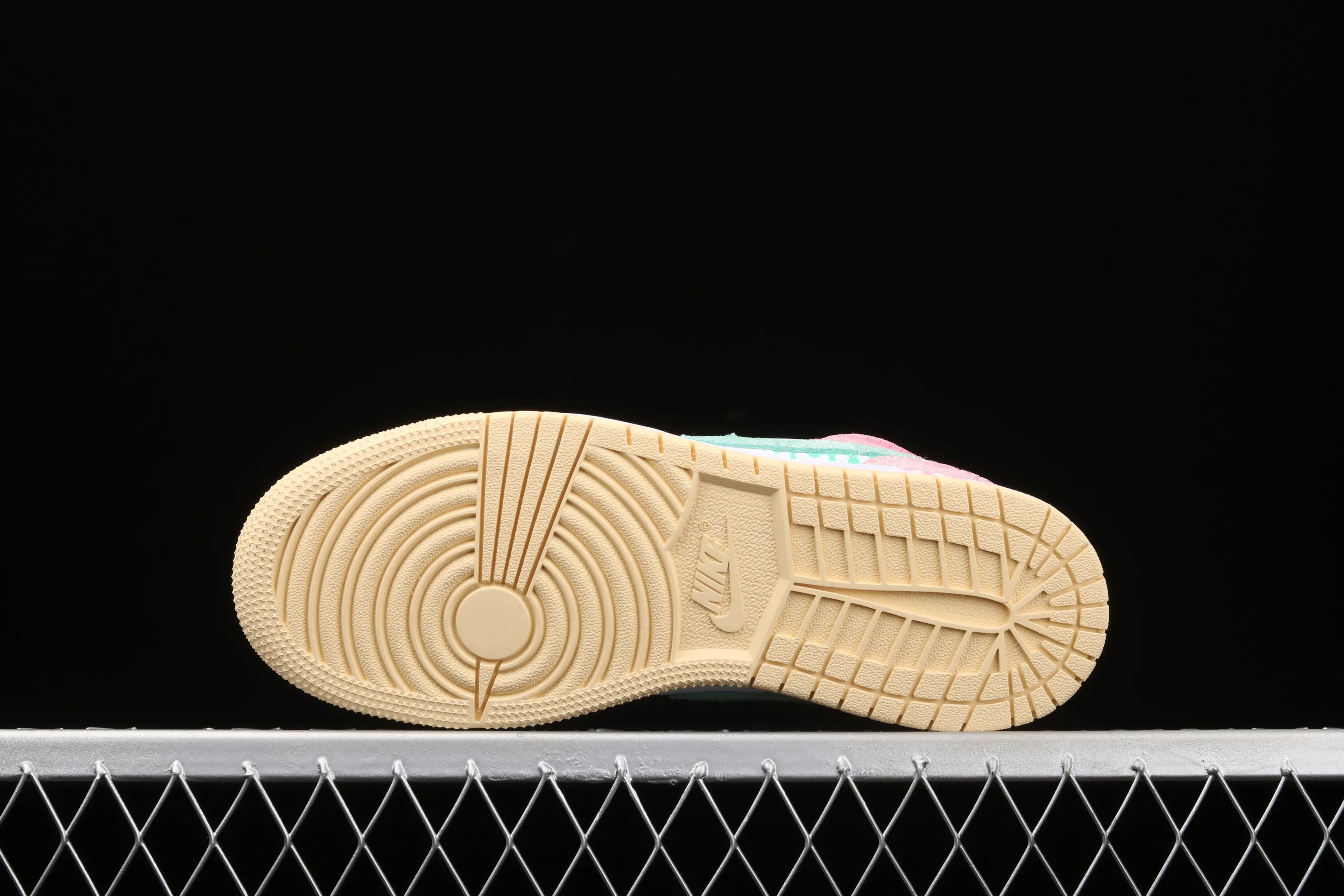 All categories Air Jordan Jordan series basketball shoes Air Jordan 1 Mid Air Jordan 1 Mid GS AJ1 Joe 1 Ice Cream Zhongbang Basketball Shoes DD1666-100